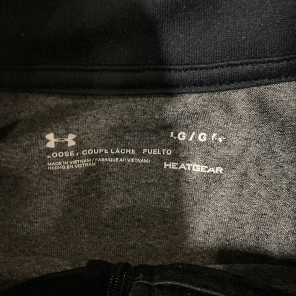 Under Armour Men’s Large Gray/Black Loose Fit Heatgear 1/4 Zip - Picture 3 of 4